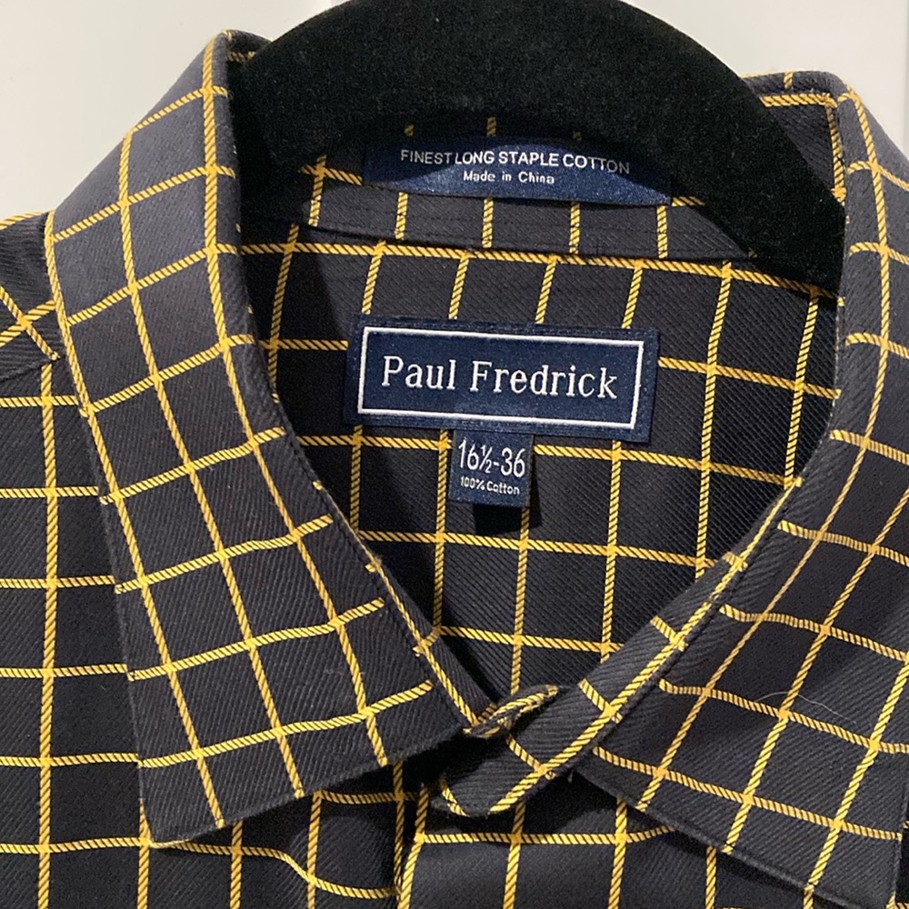 Men’s Paul Frederick, long sleeve button front shirt
Sz 16.5-36
